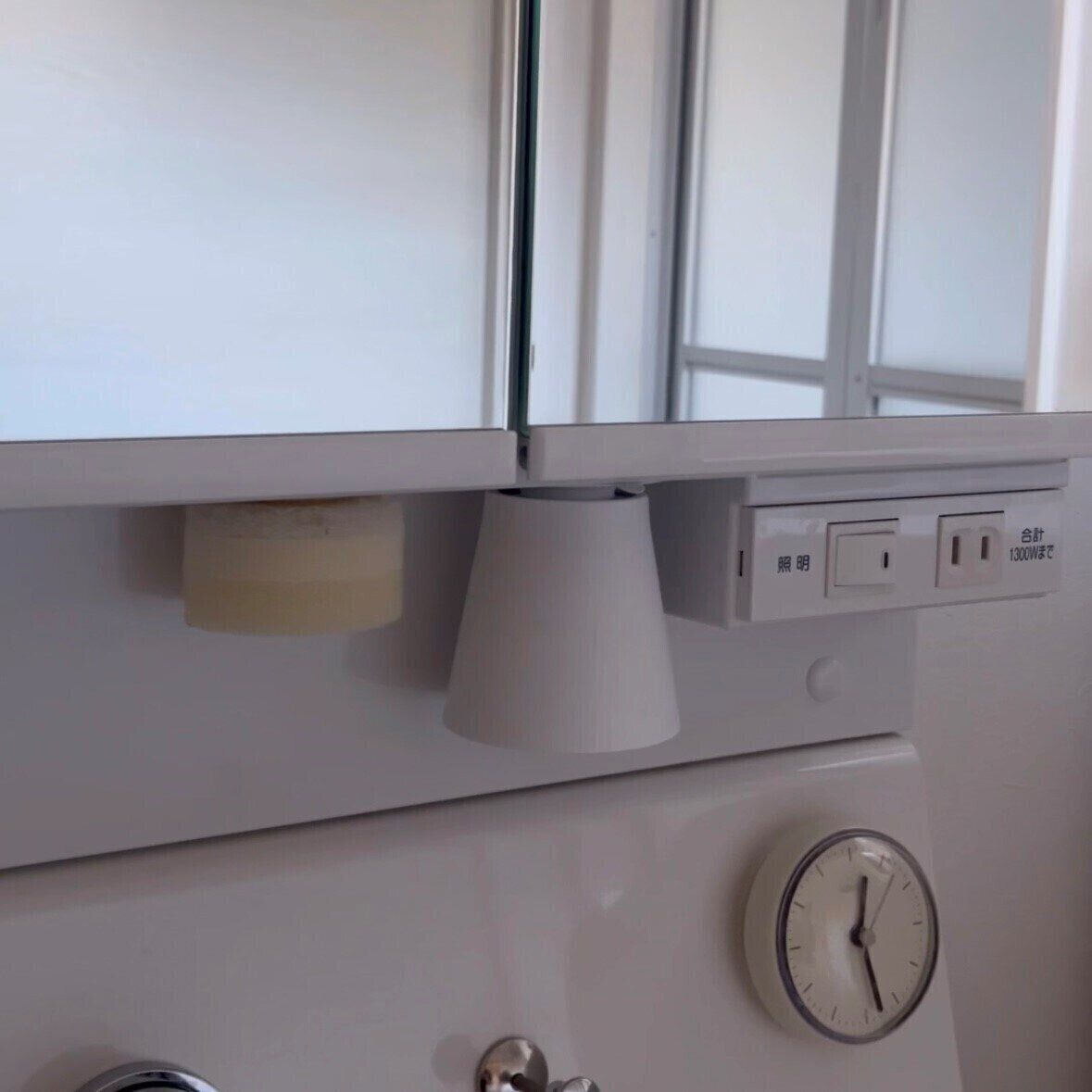 【楽天】洗面所のコップはマグネットコップで浮かせ手スッキリ！