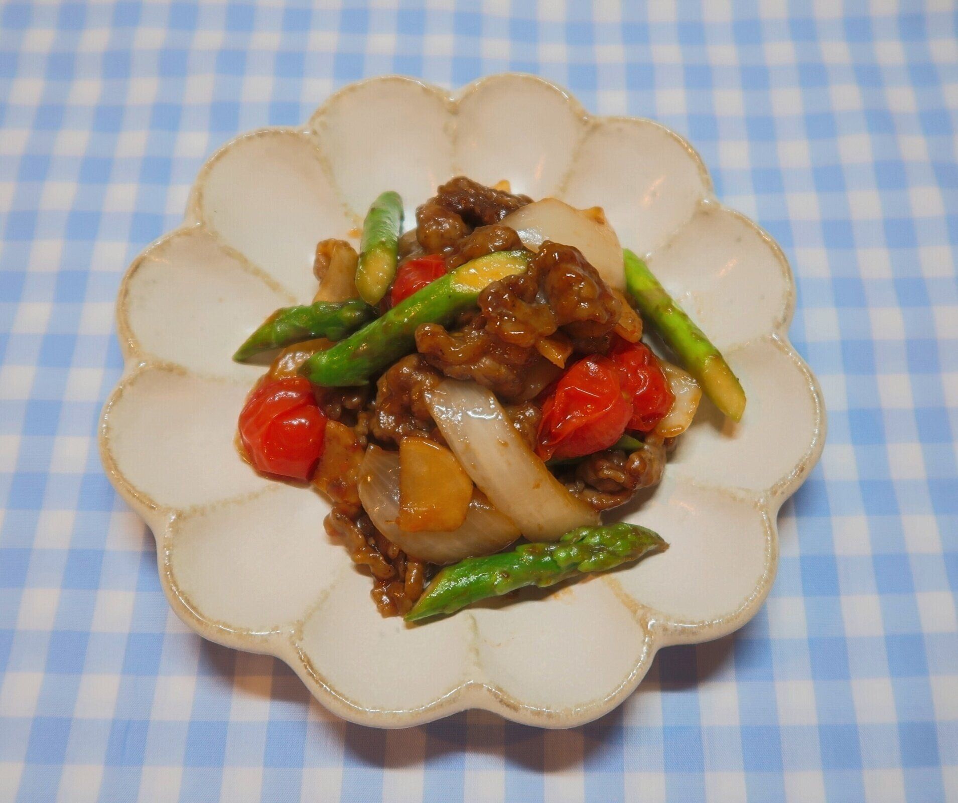 旨味たっぷり！「牛肉といろどり野菜のオイスター炒め」のつくり方