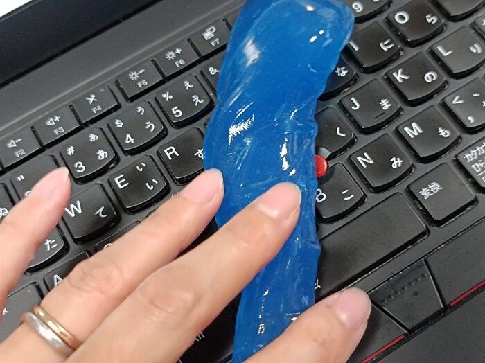 【Daiso】キーボードやリモコン隙間に入った埃や汚れを一気にクリアにしてくれる便利アイテムを発見！