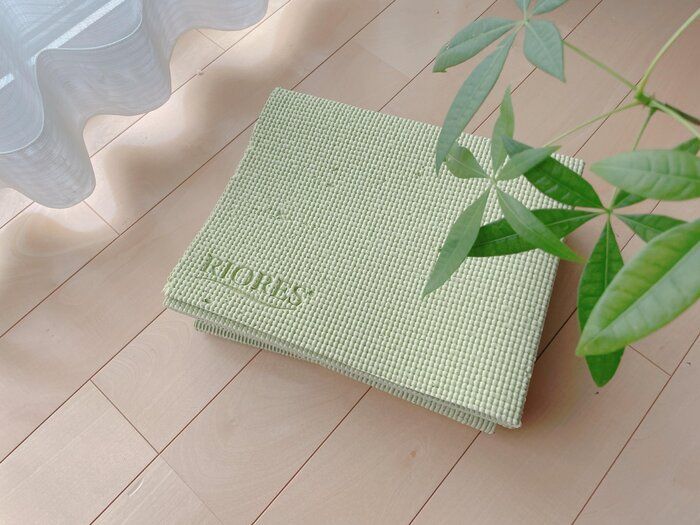 【楽天】くるくる丸める必要なし！なんと！防災用としても使える折りたたみヨガマット！