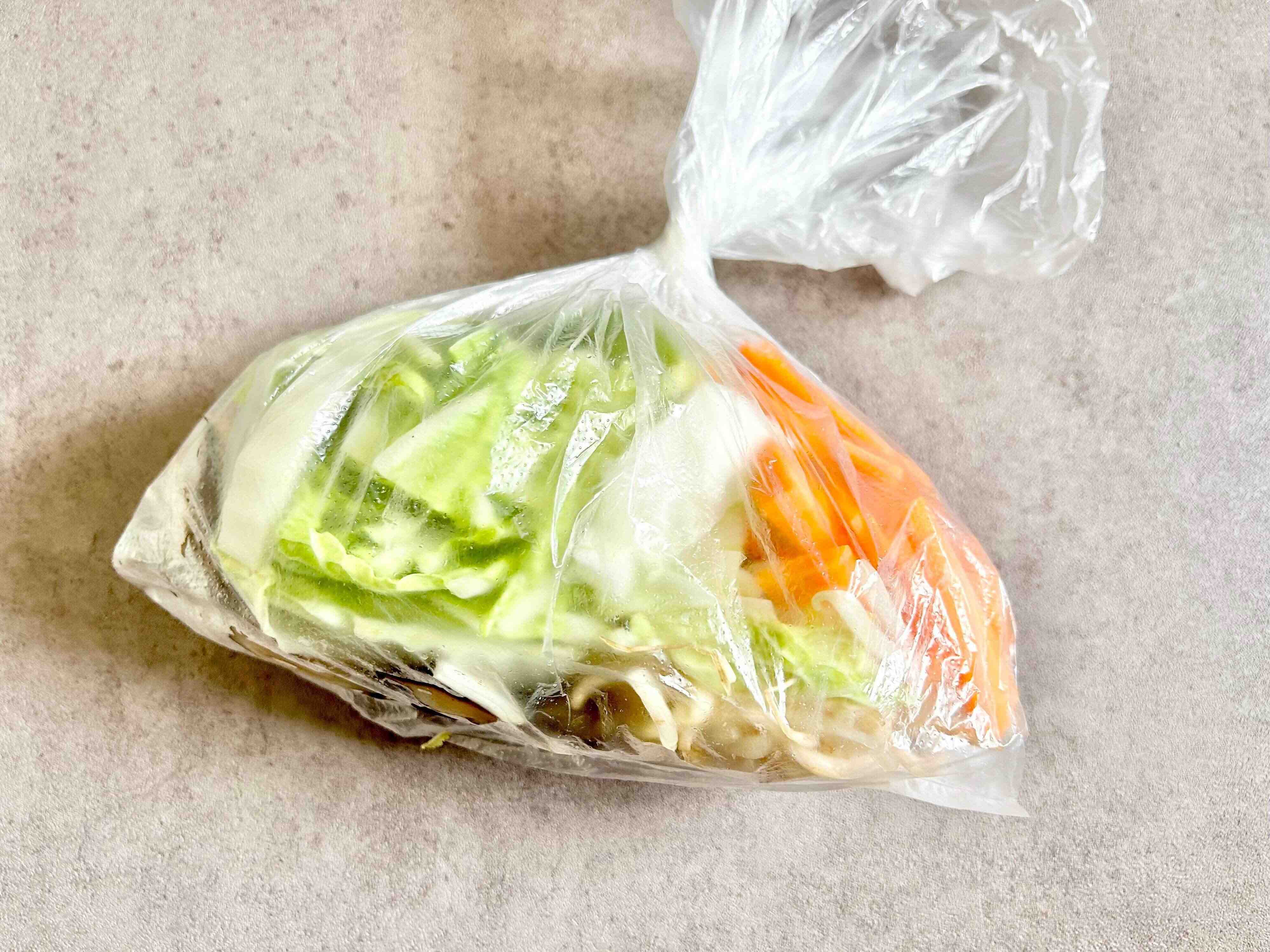 「帰宅後すぐご飯にしたい！」具沢山の野菜スープを「冷凍保存」で時短！