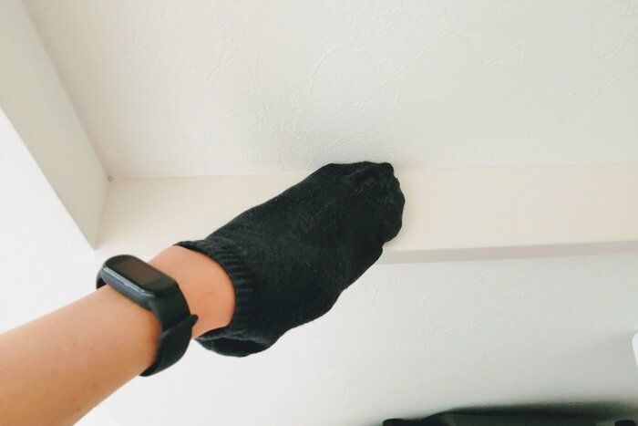 【掃除】まさかそれで！？埃がたまりがちな階段を一瞬でキレイにしてくれるアイテム