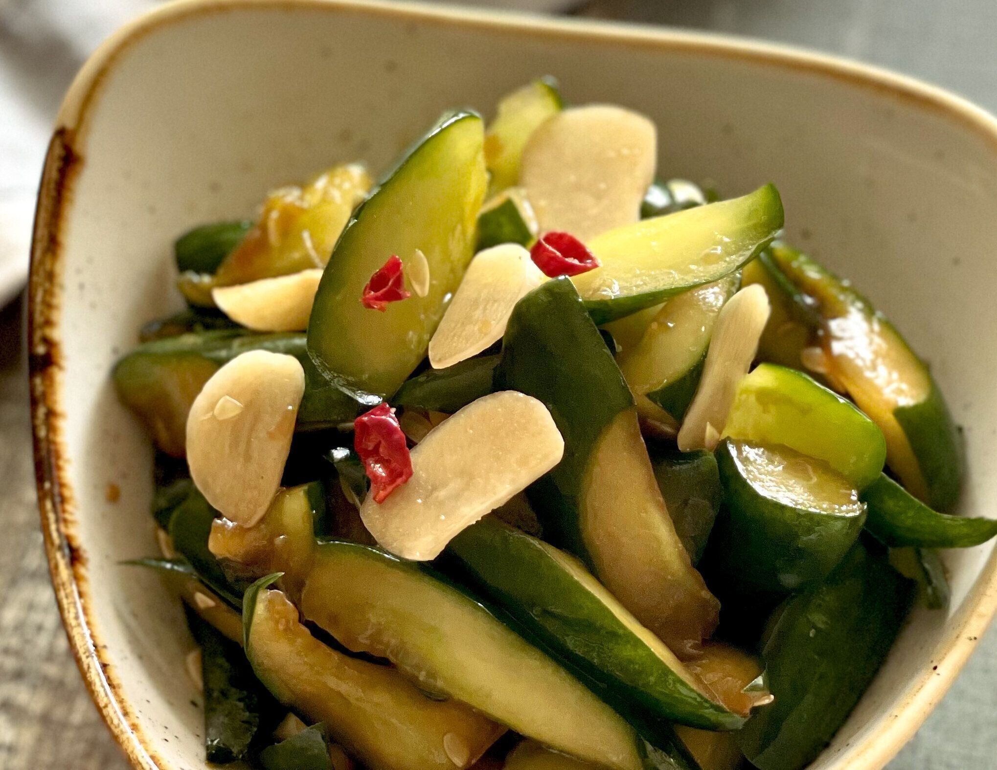 【レシピ】やみつき！にんにくぷんぷん！！きゅうりのにんにく醤油漬け