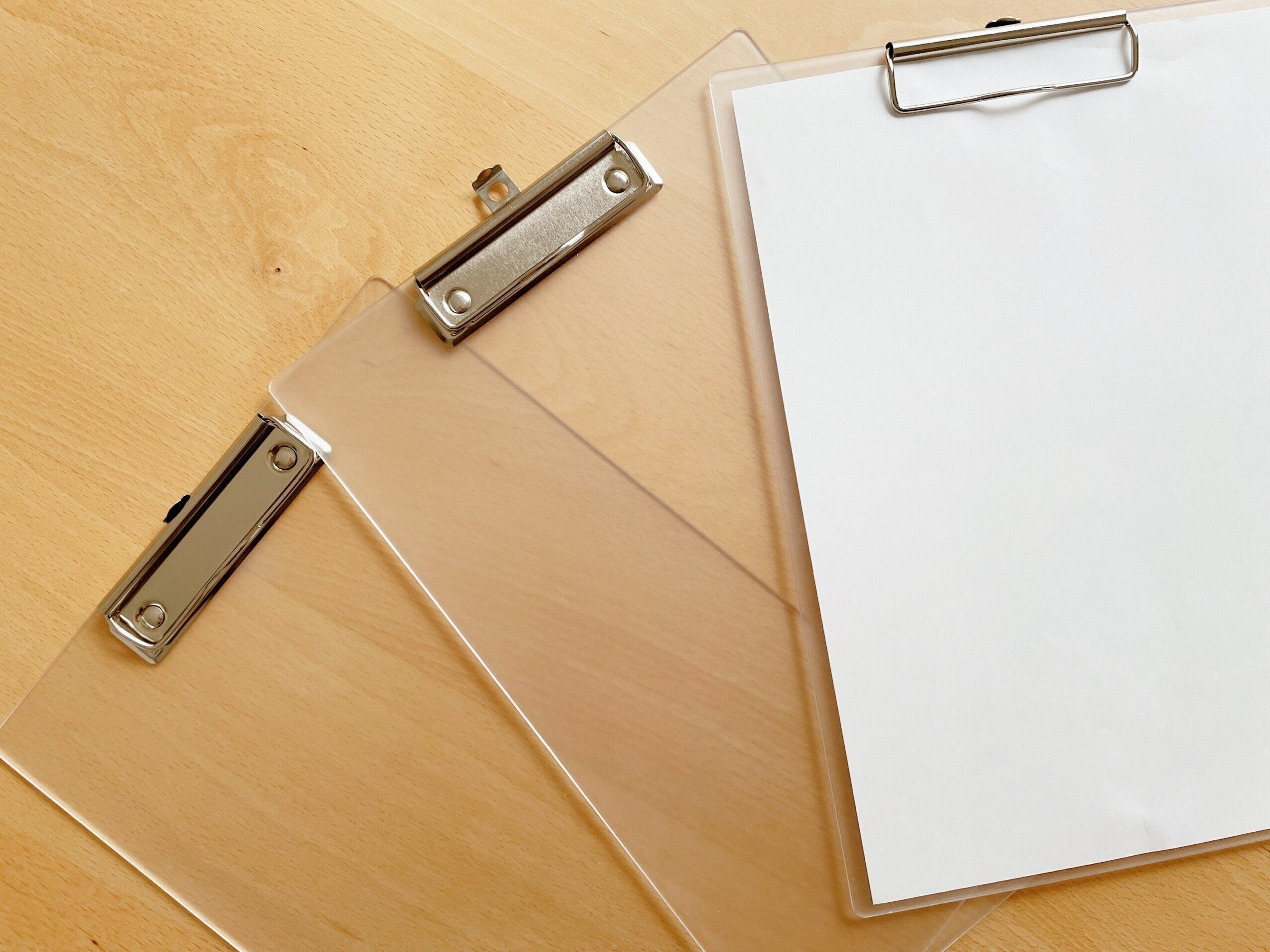【無印良品】吊り下げにも、持ち歩きにも便利！シンプルなクリップボード