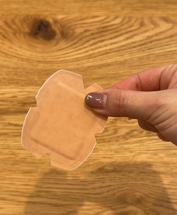 【ライフスタイル】関節に貼る絆創膏を取れにくくする方法とは！？