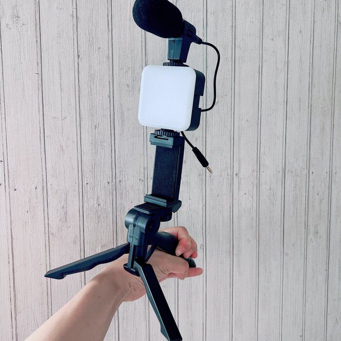 撮影好き必見！スリコでついにマイクとライト付きスタンドが発売！！
