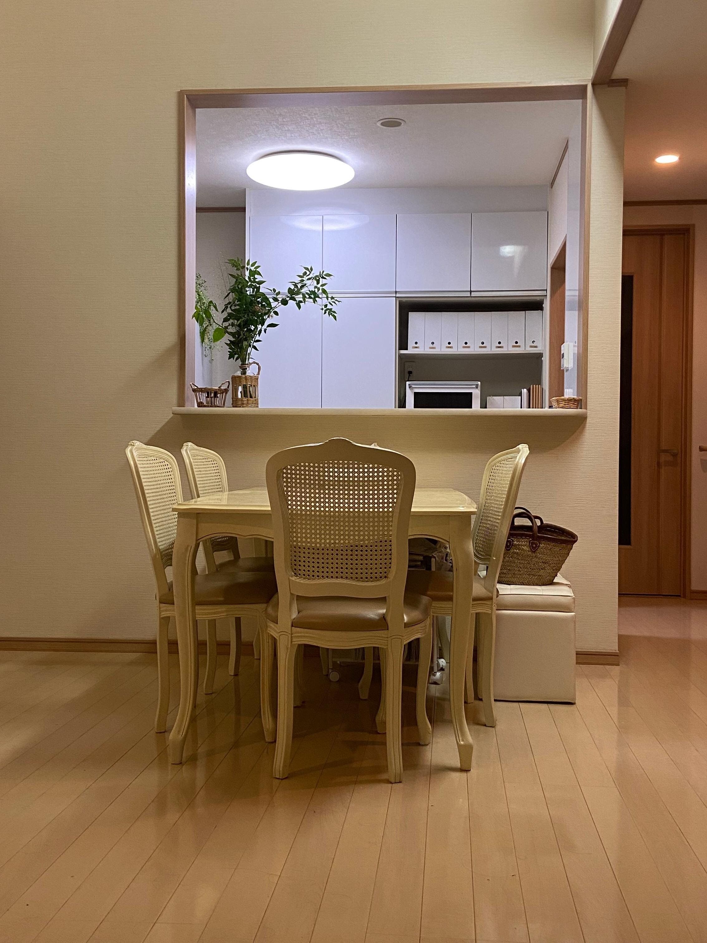 はじめまして。ミニマルで家族に優しい暮らしに、整理収納アドバイザーetsukoです。