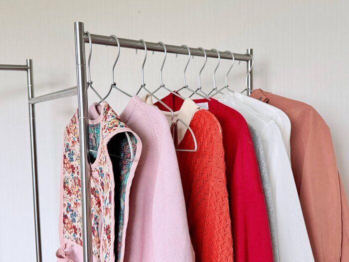 プチプラ15着で過ごすシンプリストが「ダサ見え」を回避するためにあえてお金をかけるカテゴリ3選