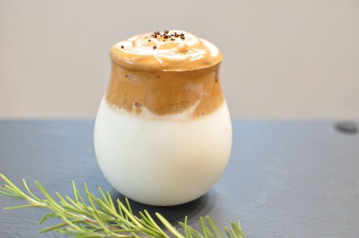 材料3つ【ダルゴナコーヒー】韓国発の人気映えレシピ！おうち時間をおしゃれカフェメニューで楽しもう