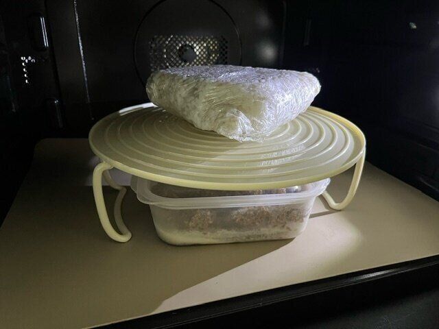 【3COINS】２皿同時に温められるから時短にもなる！２段レンジトレイ