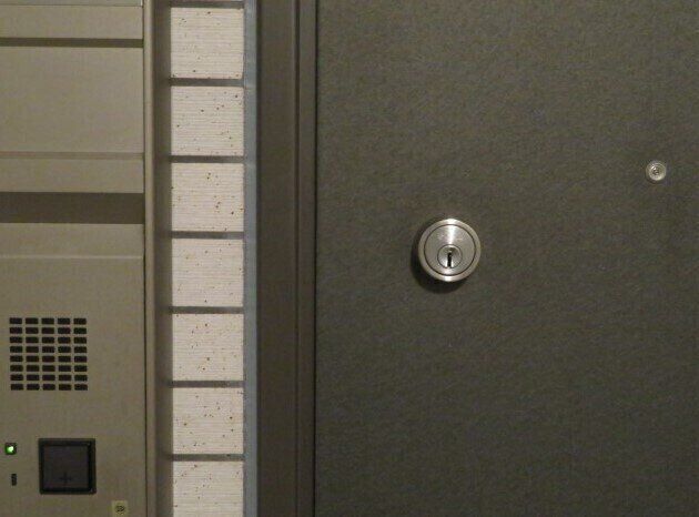 予期せぬ来客に備えたい！家に住む人が見落とす玄関汚れの対処法