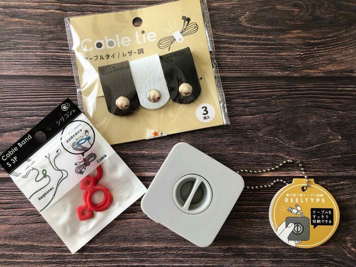 100均で見つけた！ケーブルがスッキリ収まる優秀グッズ3選
