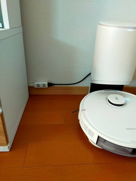 床にモノを置かないために便利グッズで簡単に浮かせる