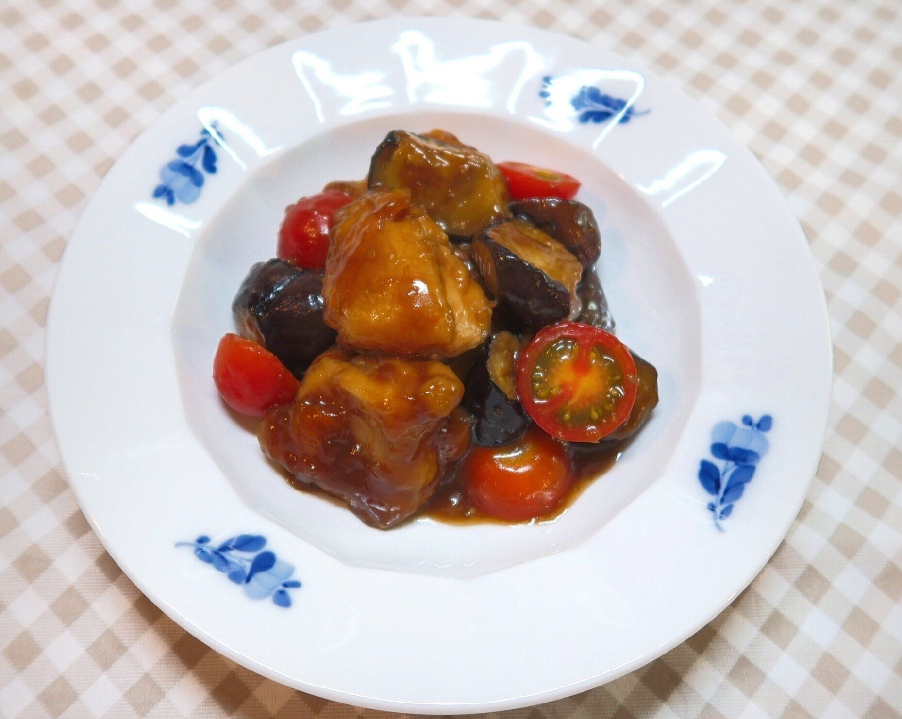 夏野菜をたっぷり味わう【鶏肉と夏野菜の黒酢炒め】のつくり方