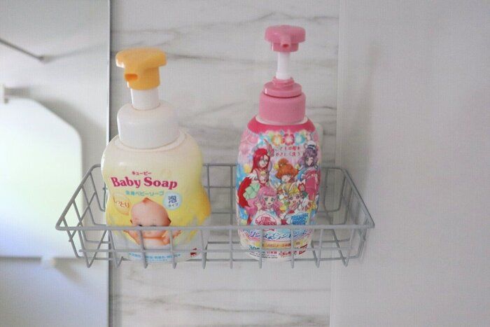 子どもの成長に合わせて浴室収納も見直し！ダイソーアイテムでラックをDIY