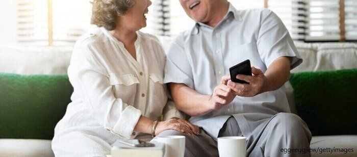 祖母80歳、ひ孫を見るためにスマホを買う。