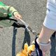 「捨てなくて良かった!」抱っこ紐で防災準備!子どもとの避難に役立つアイテム3つ
