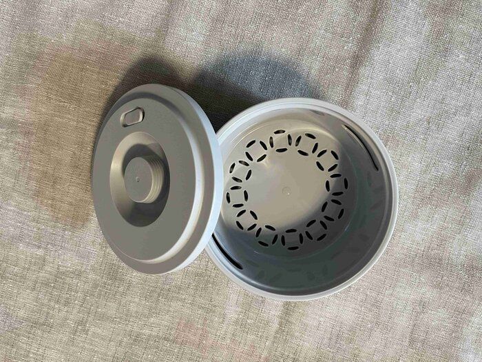 業スーの冷凍野菜にありがちな悩みをダイソーで解決！？SNSで話題の「レンジOKザル付き保存容器」はマストバイ