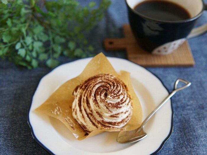 【ローソン】ビター感とふんわりクリームの誘惑「Uchi Café×猿田彦珈琲　ティラミスモンブランケーキ」