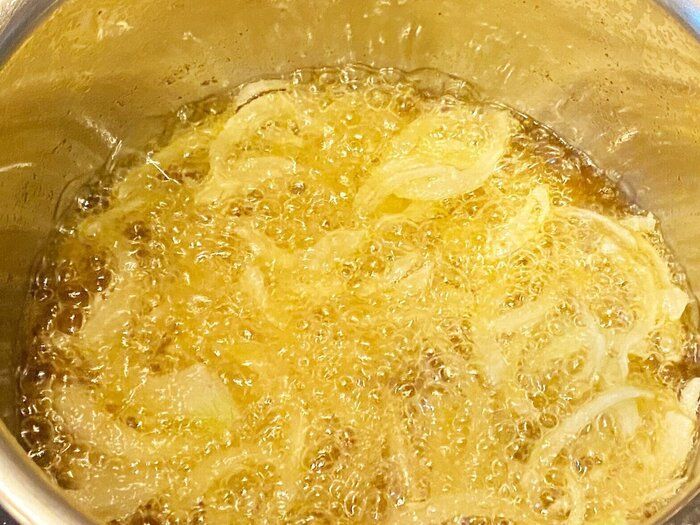 辛さも味もカロリーも調節可能!手作り「食べるラー油」レシピ