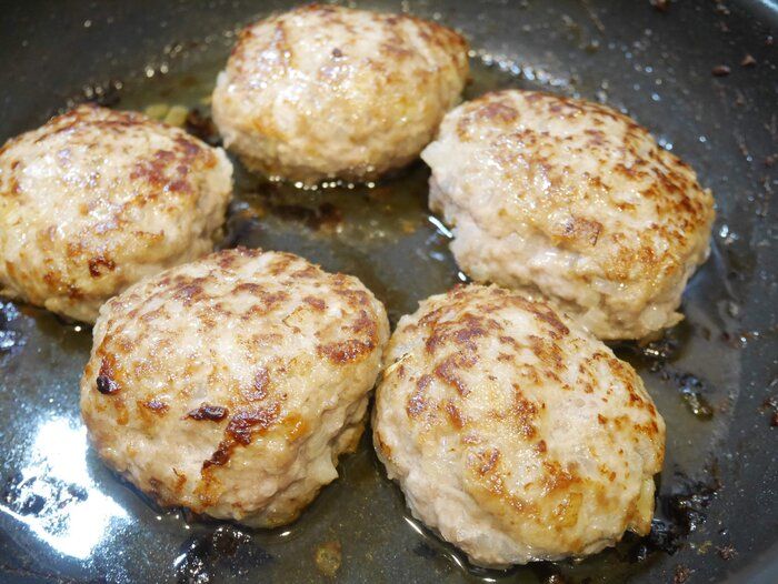 【目から鱗の感動レシピ】ボウル不要の「フライパンハンバーグ」作ってみた！