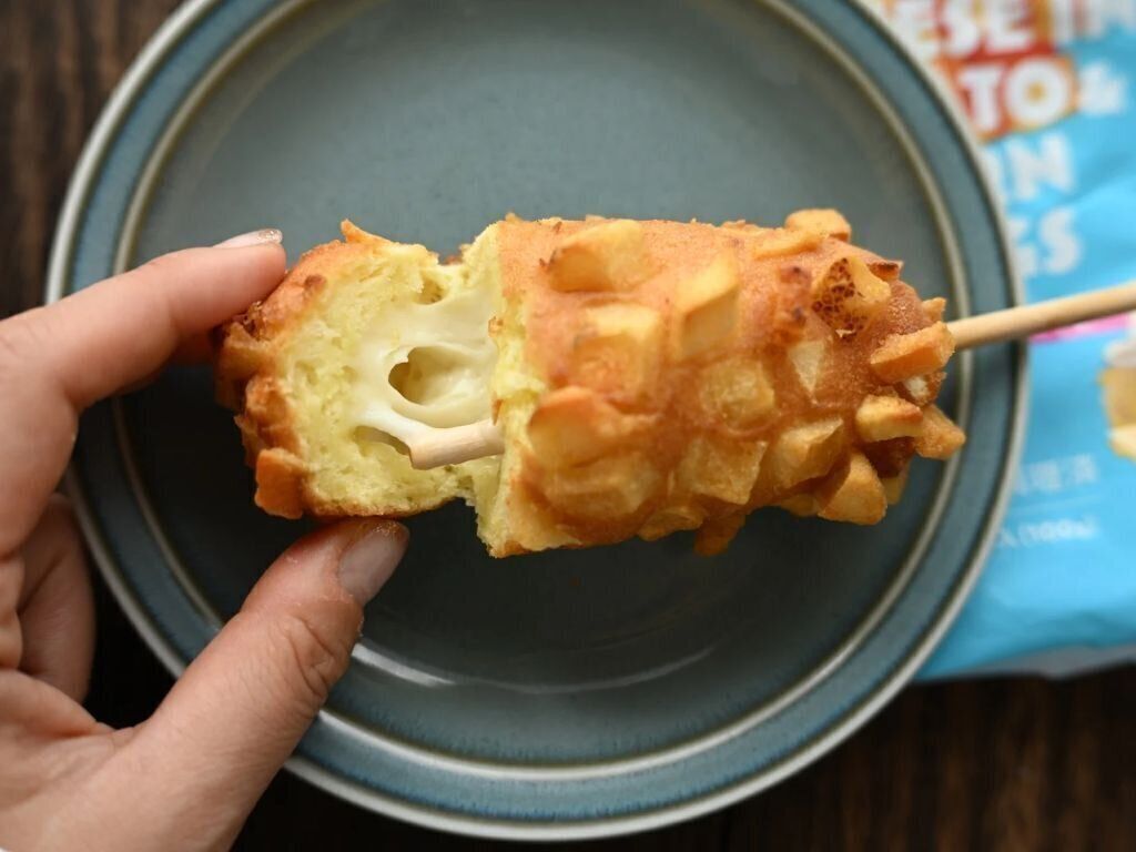 【業務スーパー】あふれ出すチーズがたまらない…！大人気韓国の屋台グルメが楽しめる新商品！