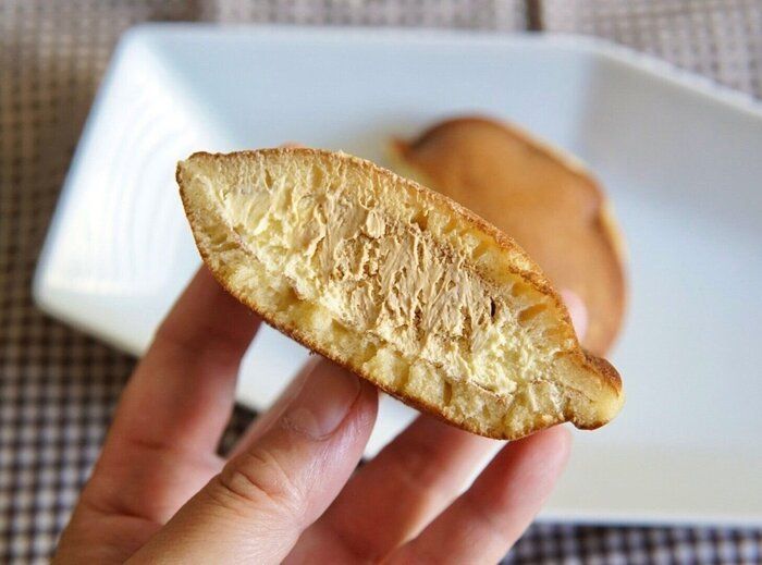 【ローソン】甘くてほろ苦くてほのかな塩気、絶妙な組み合わせの「Uchi Café×八天堂　どらもっち　かすたーど＆塩キャラメル」