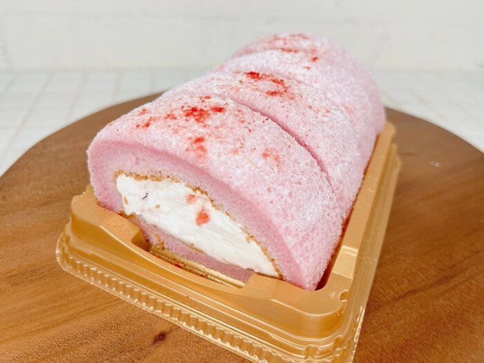 【ローソン】苺の季節～もちもち生地が最高な新作もち食感ロールは大きめサイズで食べ応え抜群！