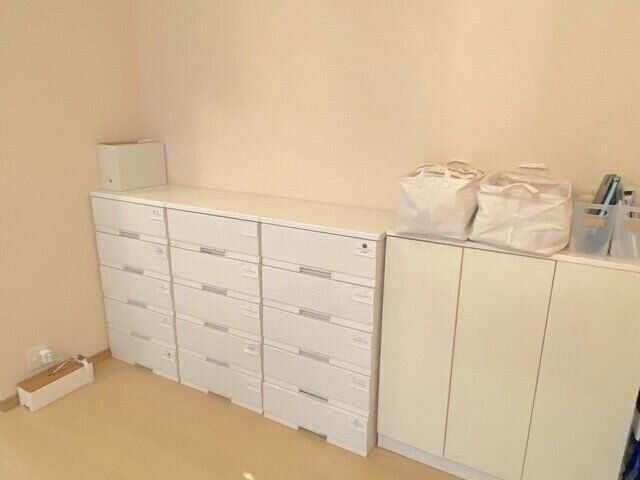 リビングに子どもの身支度エリア！一人一台「専用ラック」で簡単お着がえが可能に。