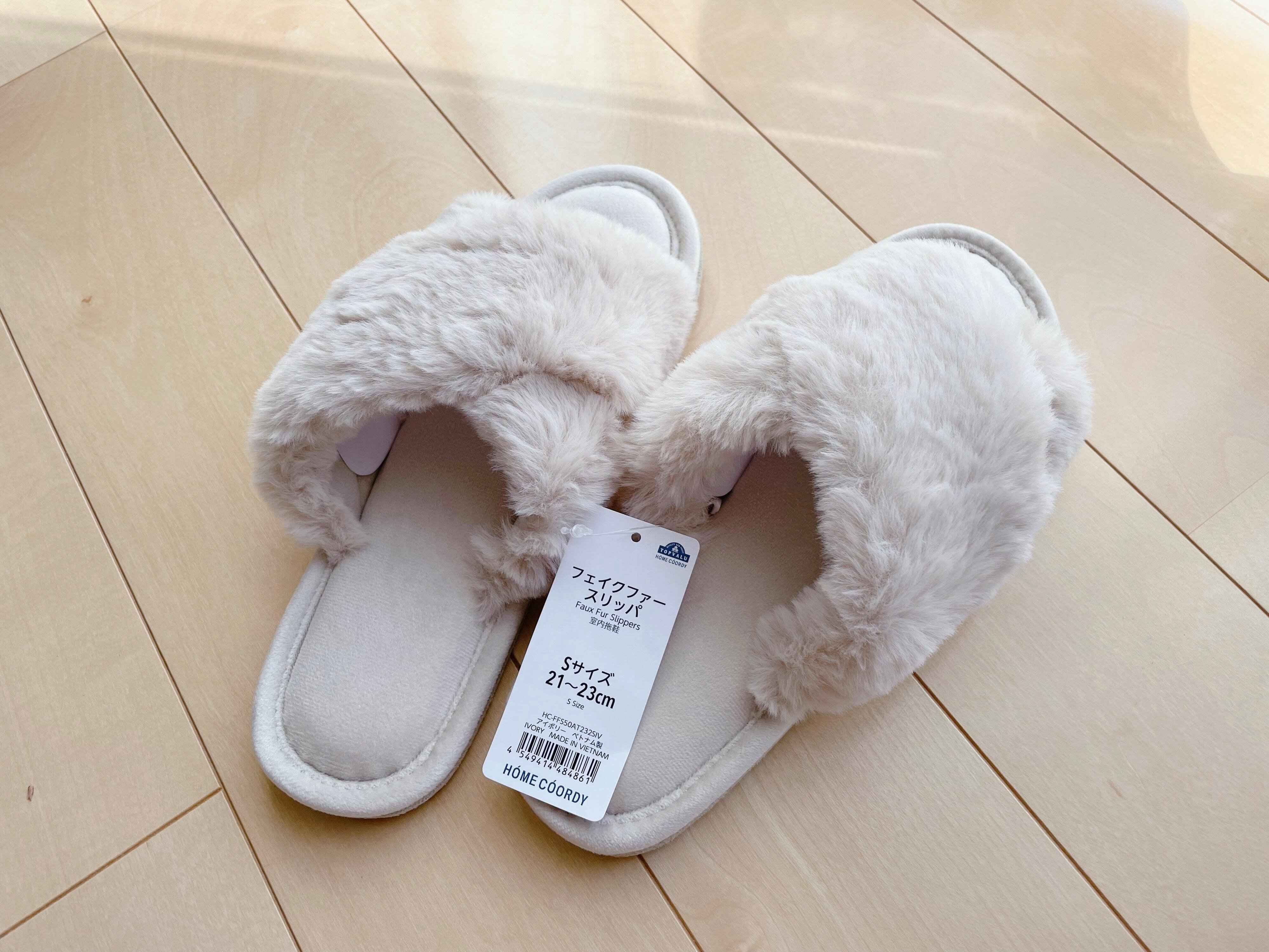 【イオン】履いた瞬間ふわふわであたたかい！ホームコーディのフェイクファースリッパ！
