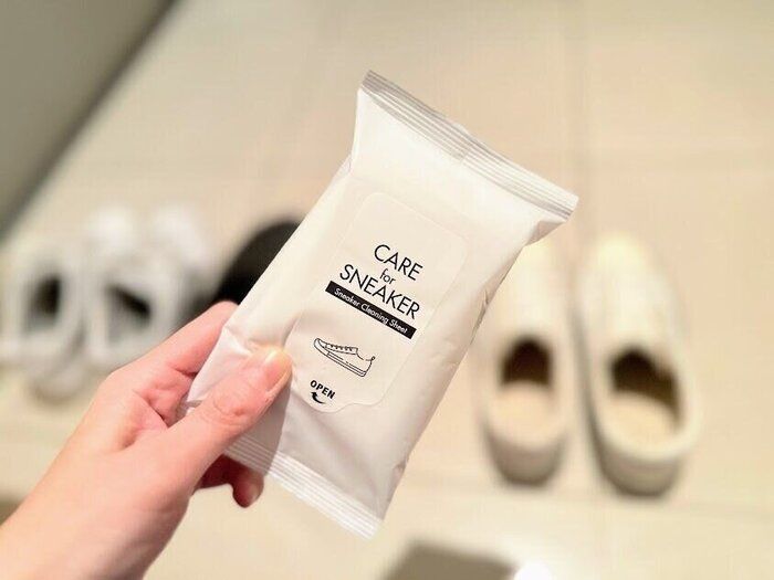 【ダイソー】スニーカーの汚れが気になった時にサッと拭ける便利グッズ