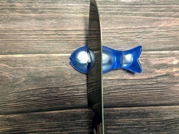 マーナお魚包丁とぎは10秒で切れ味復活!