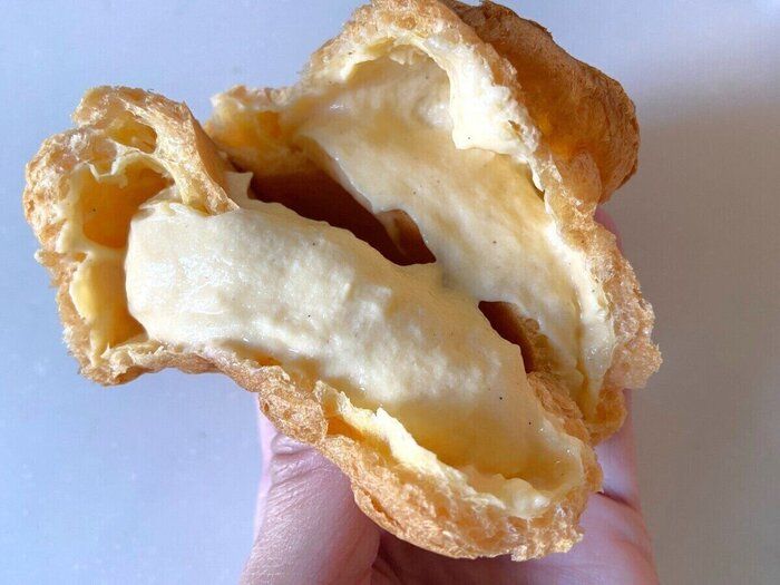 【成城石井】「濃厚ミルクカスタードのシュークリーム」はミルク感たっぷりで贅沢なおいしさ！