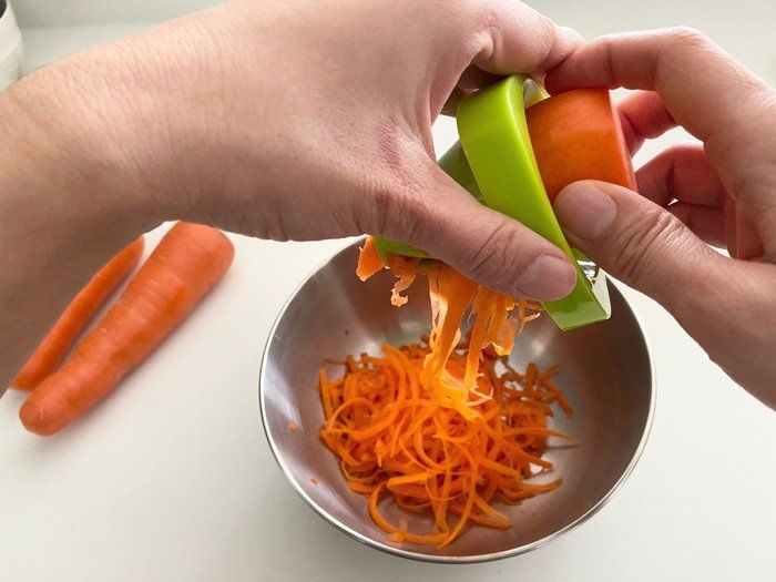 ベジヌードルって知っている？！くるくる回して使うキャンドゥのヌードルピーラー！