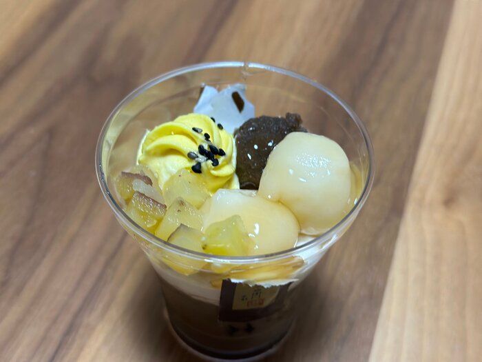 【セブン】京都の老舗 伊藤久右衛門監修！魅惑のほうじ茶パフェが贅沢すぎ！