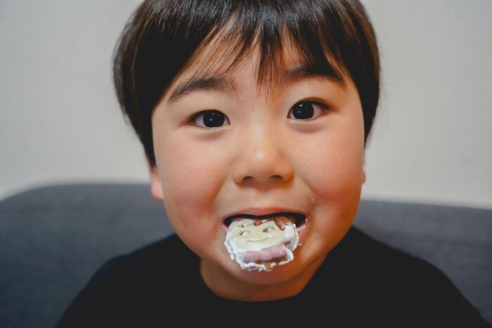 まさかのあれが丸ごと入ってる！衝撃的なランチパック新商品！