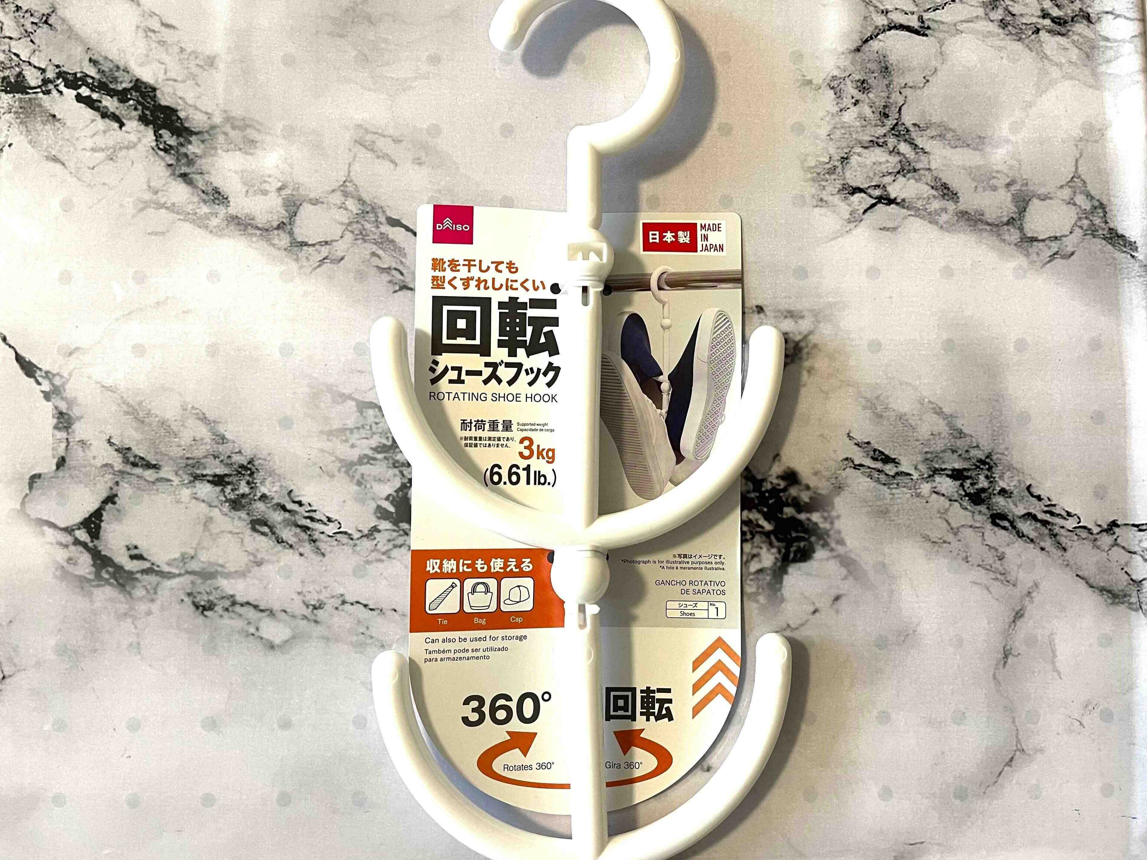 【ダイソー】もっと早く欲しかった…上履き干しに最適なシューズフックを発見！