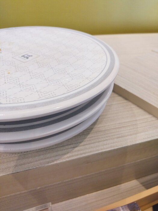 【家族が片づけやすい収納】ちょっと観察してみて！回転寿司のお皿ってどう重ねる？