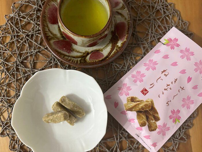 【KALDI新商品】「ほっ」と一息つきたい時に…昔ながらの銘菓に限定さくら味が登場♪