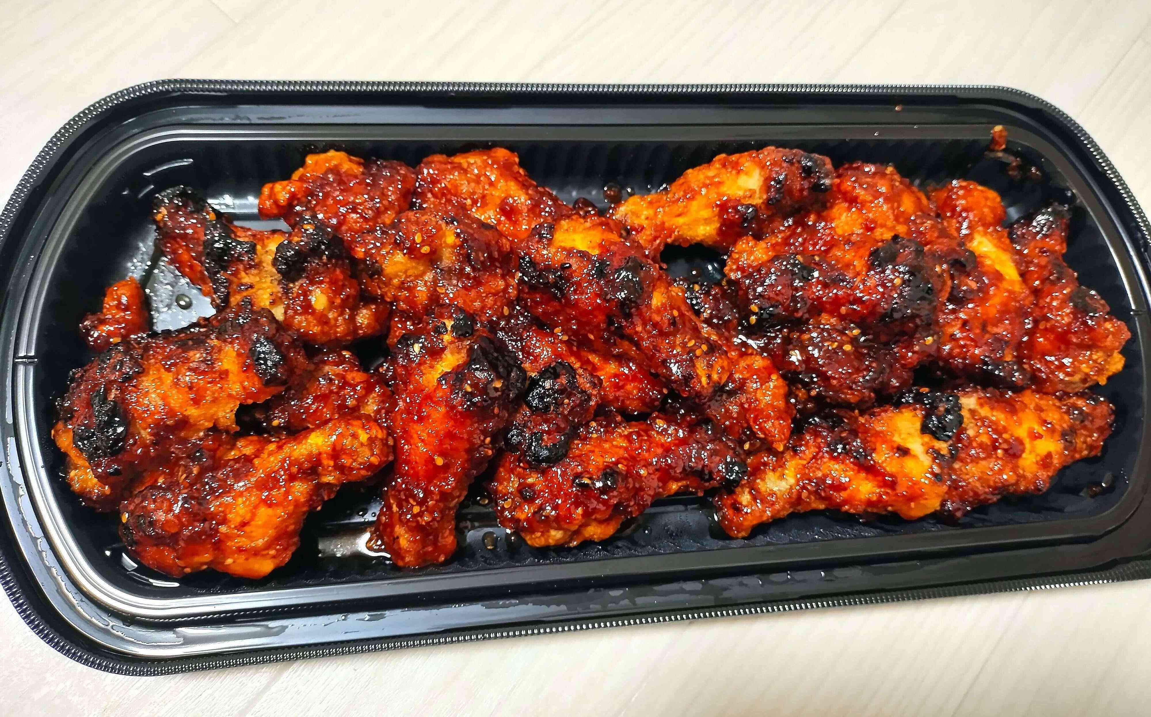 甘辛でうまっ！【コストコ】のデリカコーナーに韓国グルメ「ヤンニョムチキン」が登場しました。