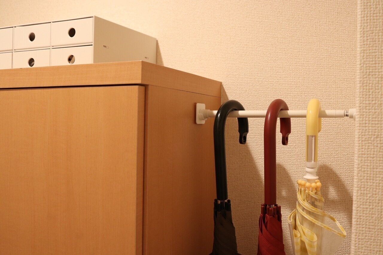 狭い賃貸マンションでも整う、玄関収納の工夫