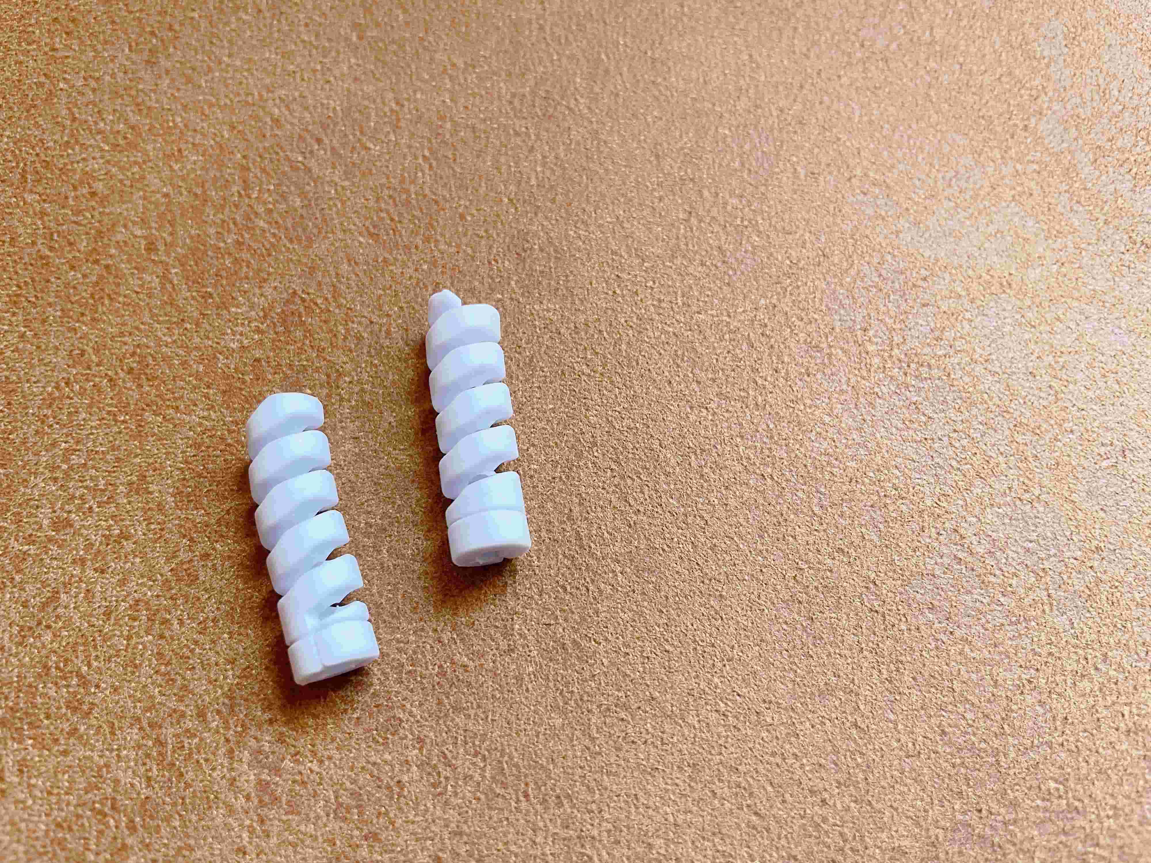 【セリア】断線を予防してくれる「ケーブルガードスパイラル」でスマホの充電ケーブルの寿命をのばす！