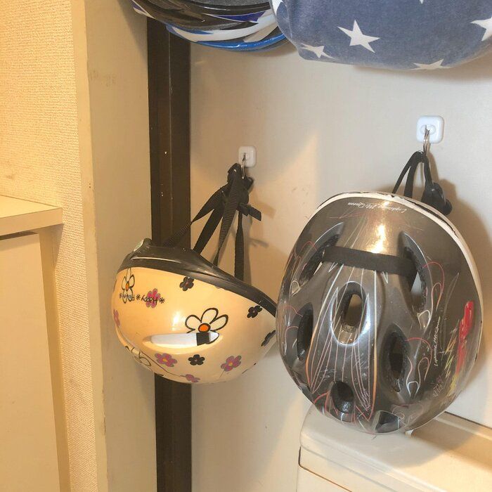 【引っ掛けるだけ！】ずり落ちてこないストレスフリーなヘルメット収納