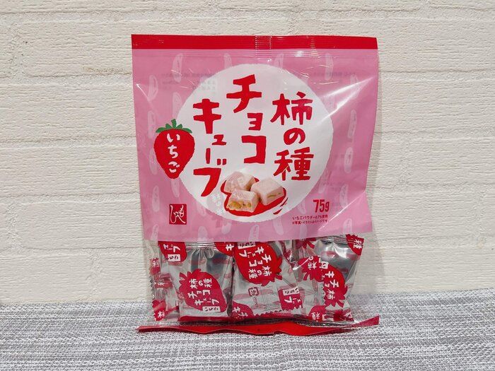 【カルディ】柿の種がギュッ！と詰まったいちごチョコキューブ
