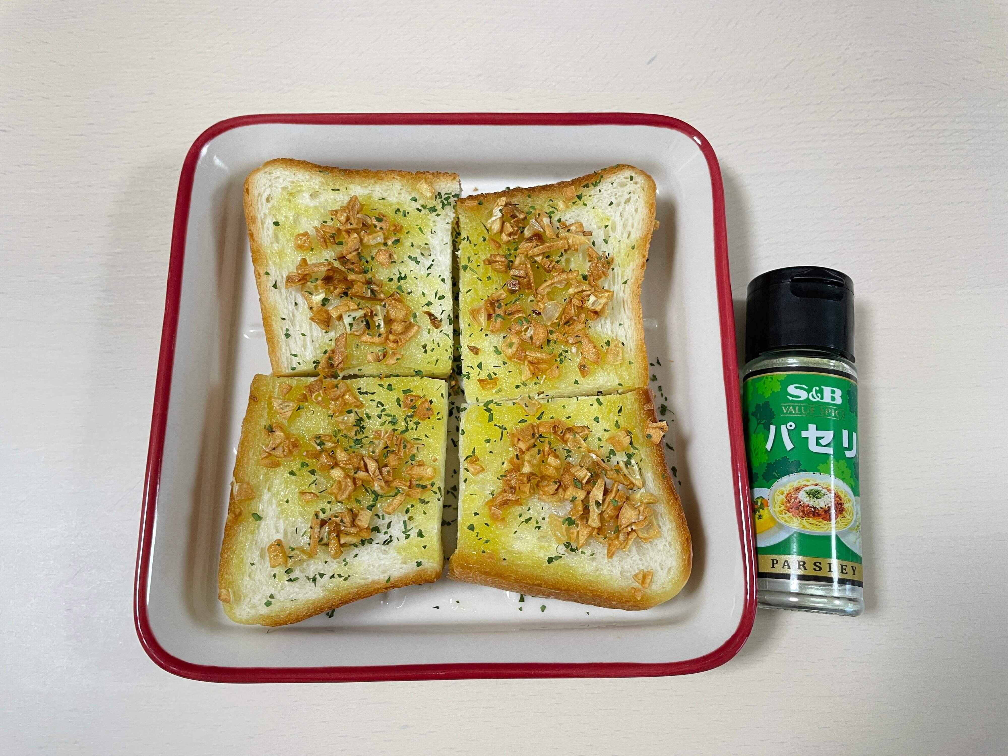 【ズボラレシピ】手抜きで簡単なガーリックトーストのレシピ2選