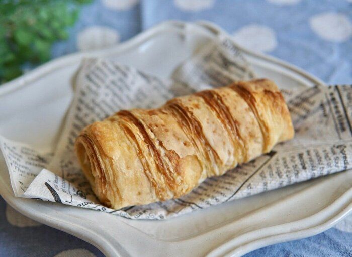 【ローソン】クリームのコク深さとパイ生地の食感に注目「サクコローネ　キャラメル」