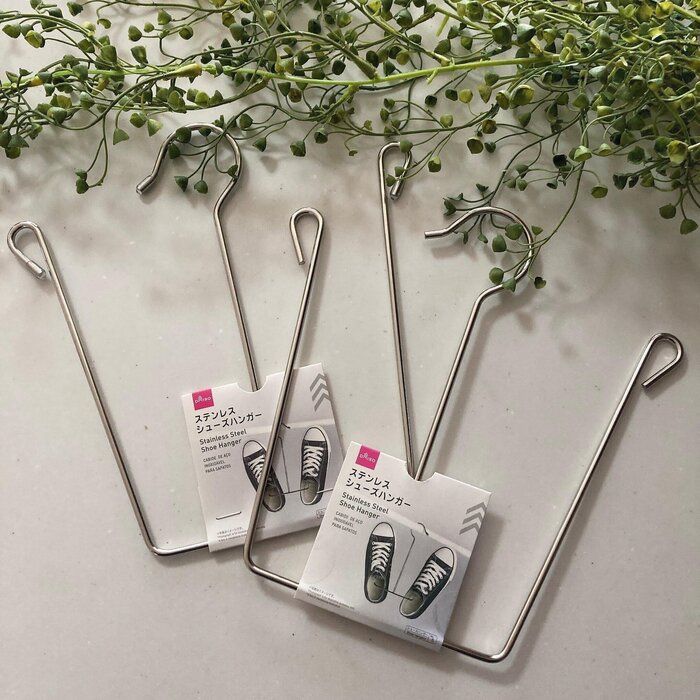 スタイリッシュ！邪魔にならないシューズハンガー