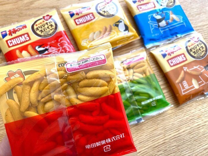 【アウトドア好き必見】あのチャムスと柿の種がコラボ？！香味野菜の香りにテンションが上がる美味しさ！