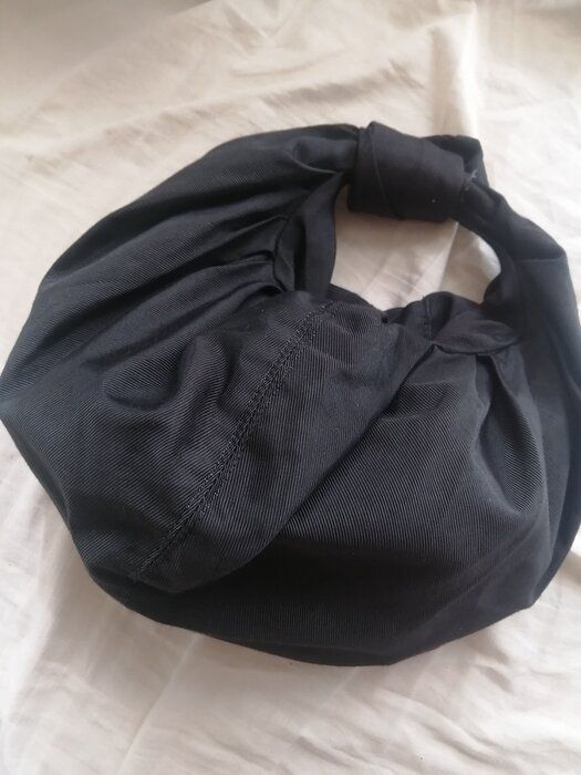 可愛い形にメロメロ♪クロワッサンバッグ