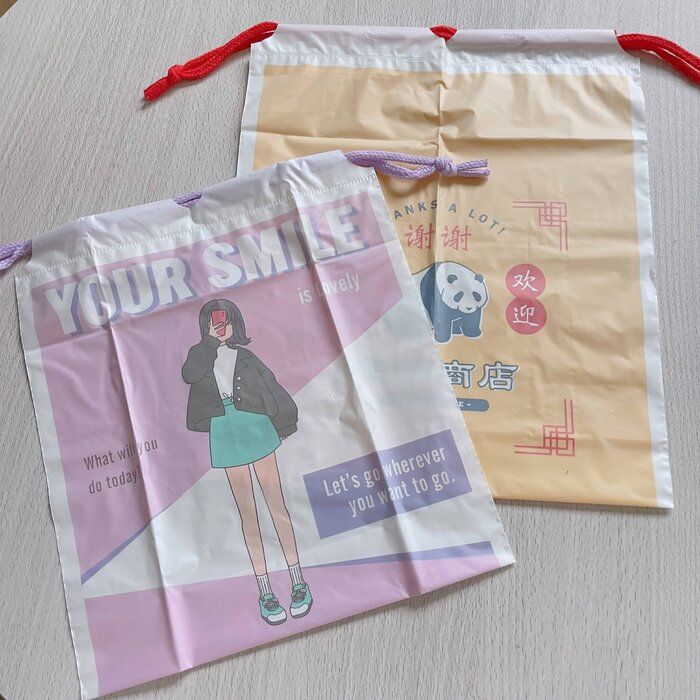 【ダイソー】1個55円！？プールバッグはランドセルに入る「ポリ巾着」がいい感じ